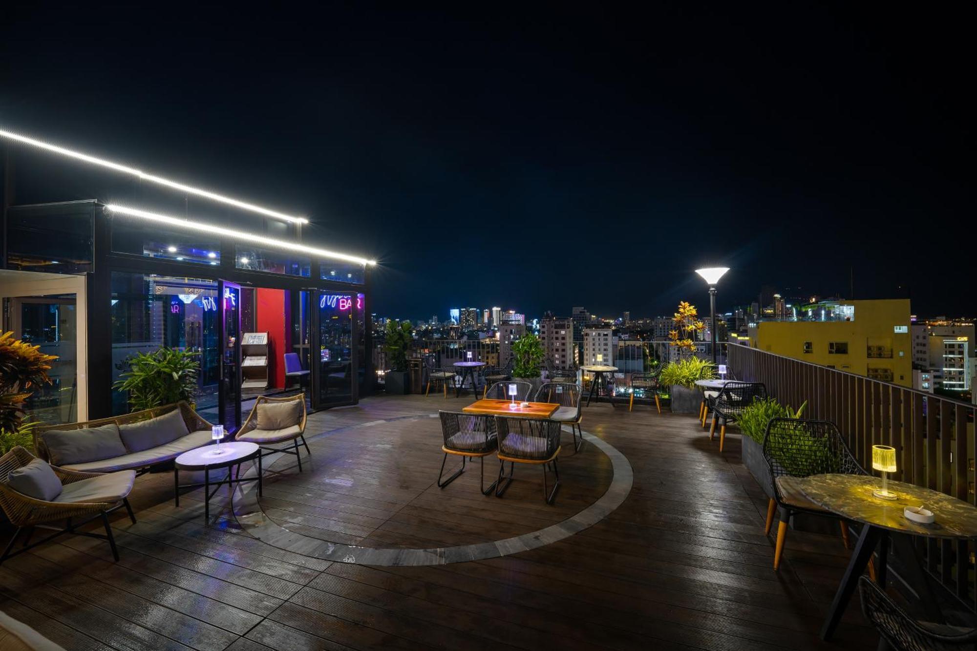 Golden Lotus Grand - Panoramic Rooftop Bar & Daily Afternoon Tea Hotel 4*